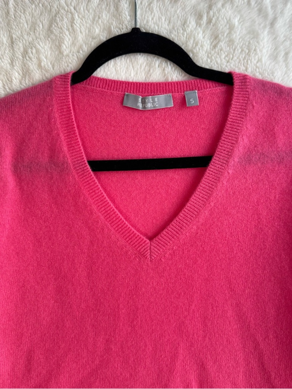 Style Republic 100% Pure Cashmere V-Neck Sweater Women’s Small Pink Preppy - Picture 2 of 8